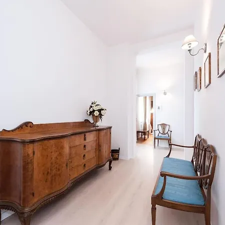 Loft Pino Centrale, A/c Wifi Apartment